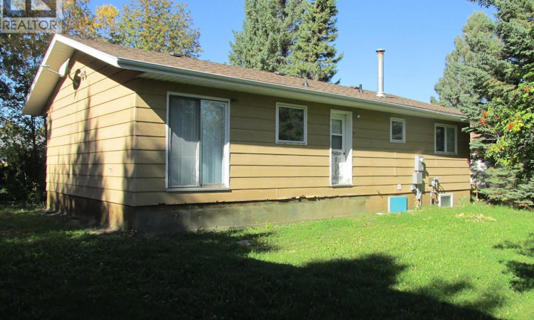 412 Guloien Avenue