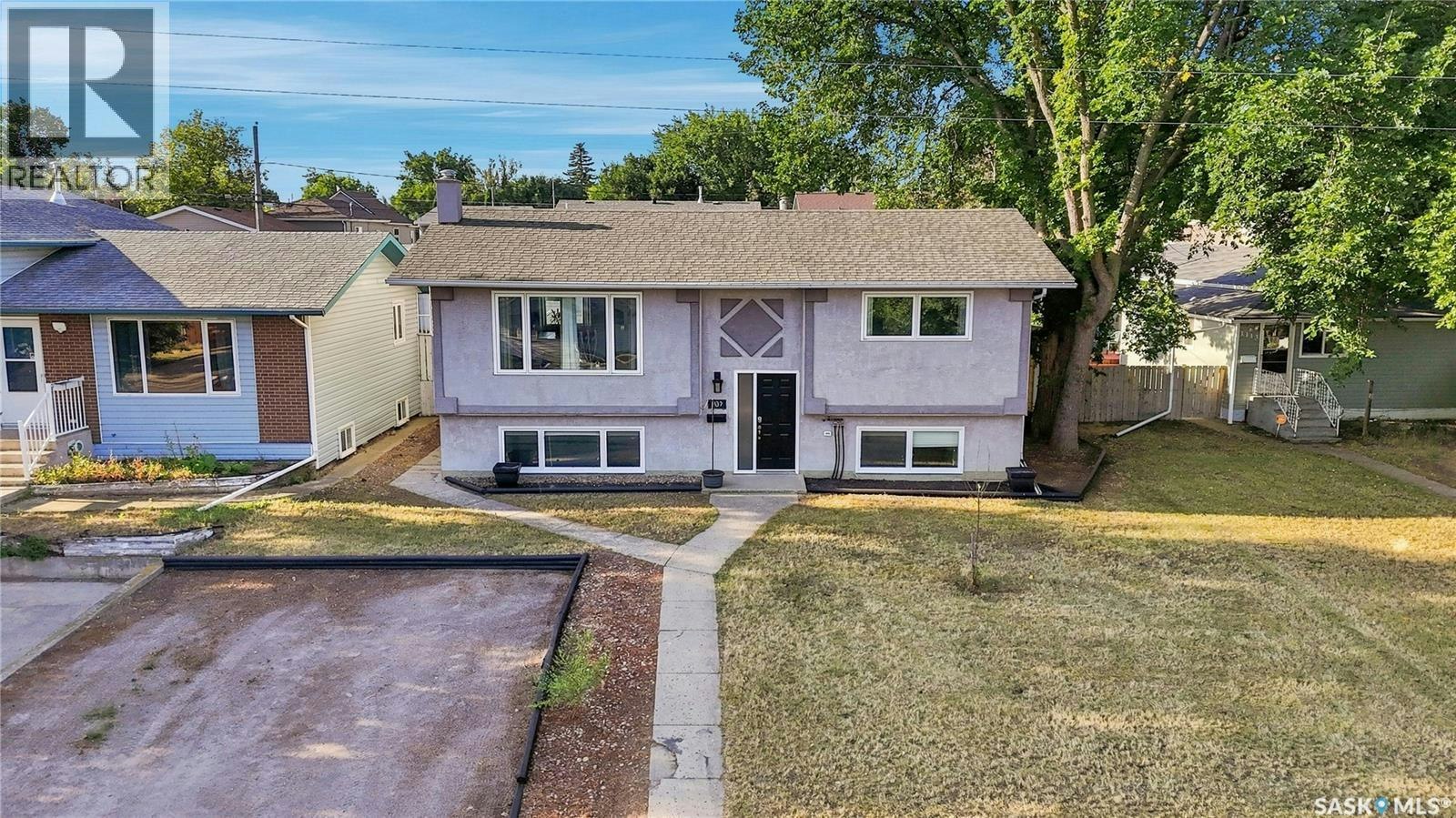1109 Lillooet Street W, Moose Jaw, SK, S6H 5A2