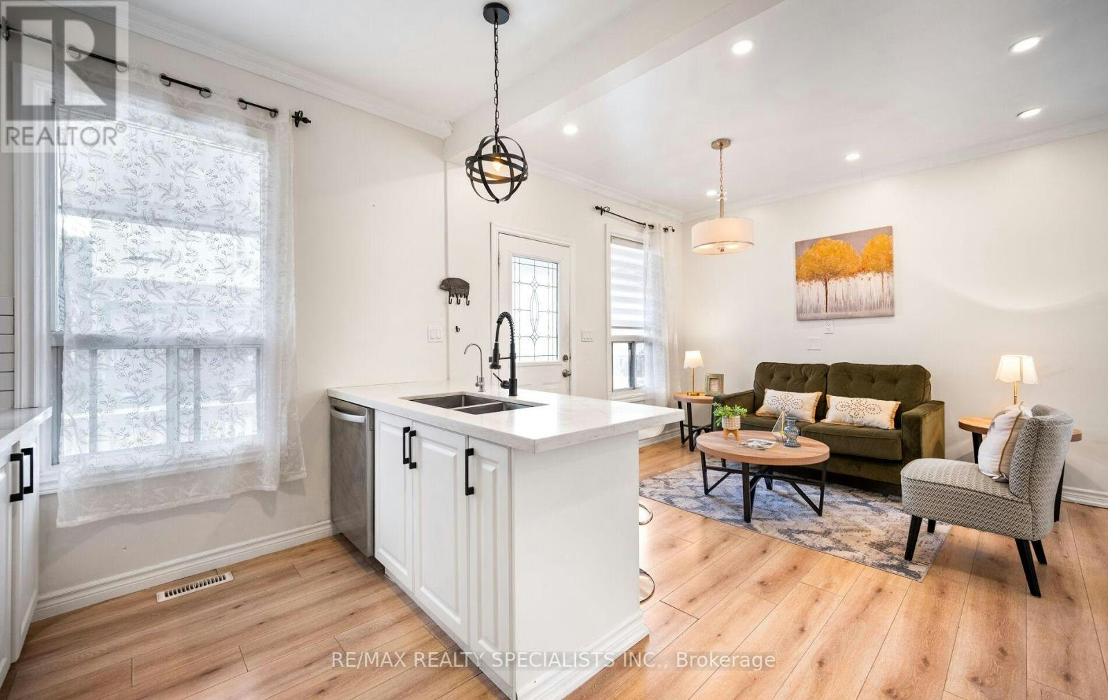 35 Britannia Avenue, Hamilton, ON, L8H 1W5 - 14