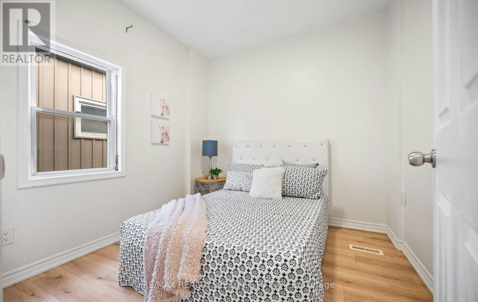 35 Britannia Avenue, Hamilton, ON, L8H 1W5 - 16