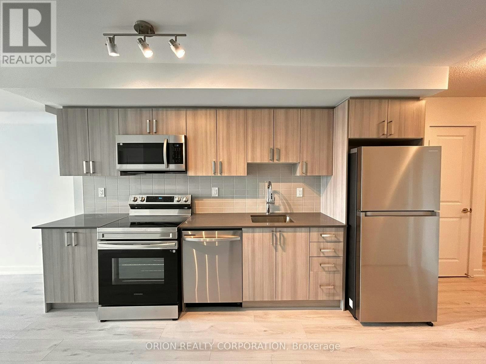 1004-1435 Celebration Drive, Pickering, ON, L1W 0C4 - 2