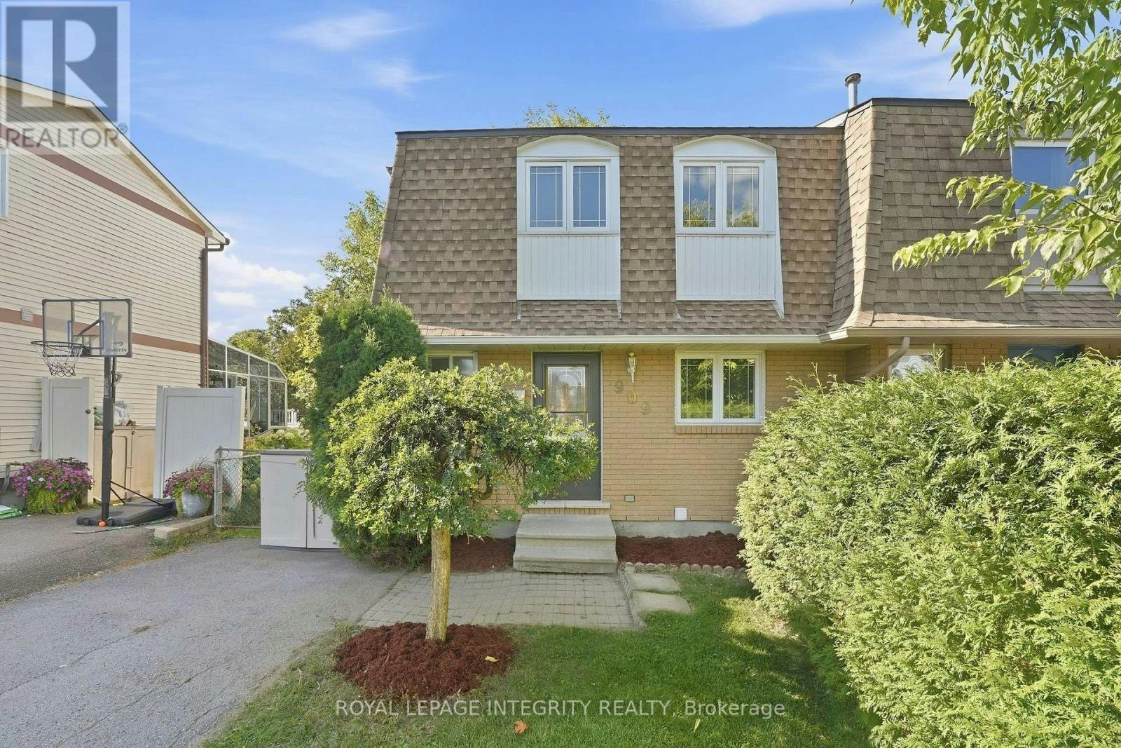 909 Lawnsberry Drive, Ottawa, ON, K1E 1Y2