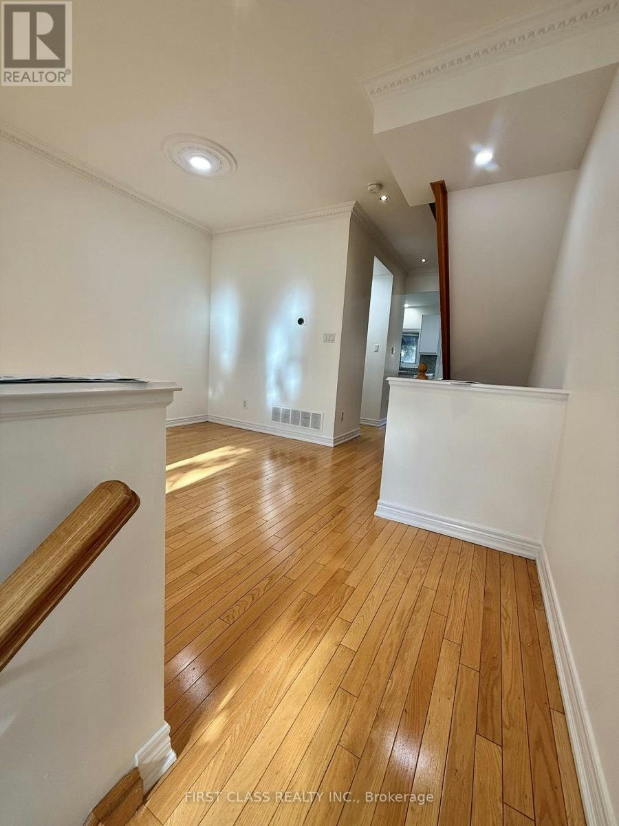 32D Oxford Street, Toronto, ON, M5T 1N9 - 3