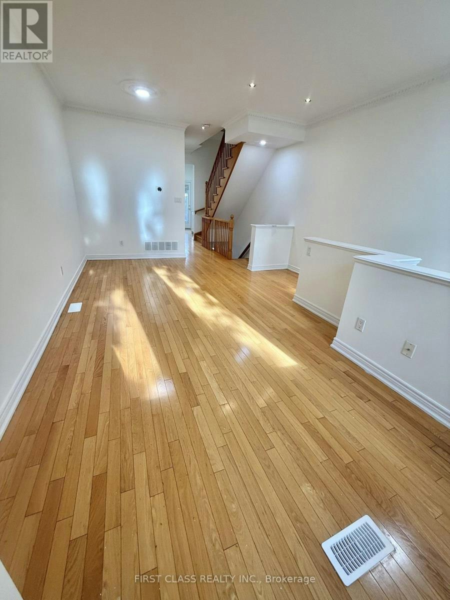 32D Oxford Street, Toronto, ON, M5T 1N9 - 5