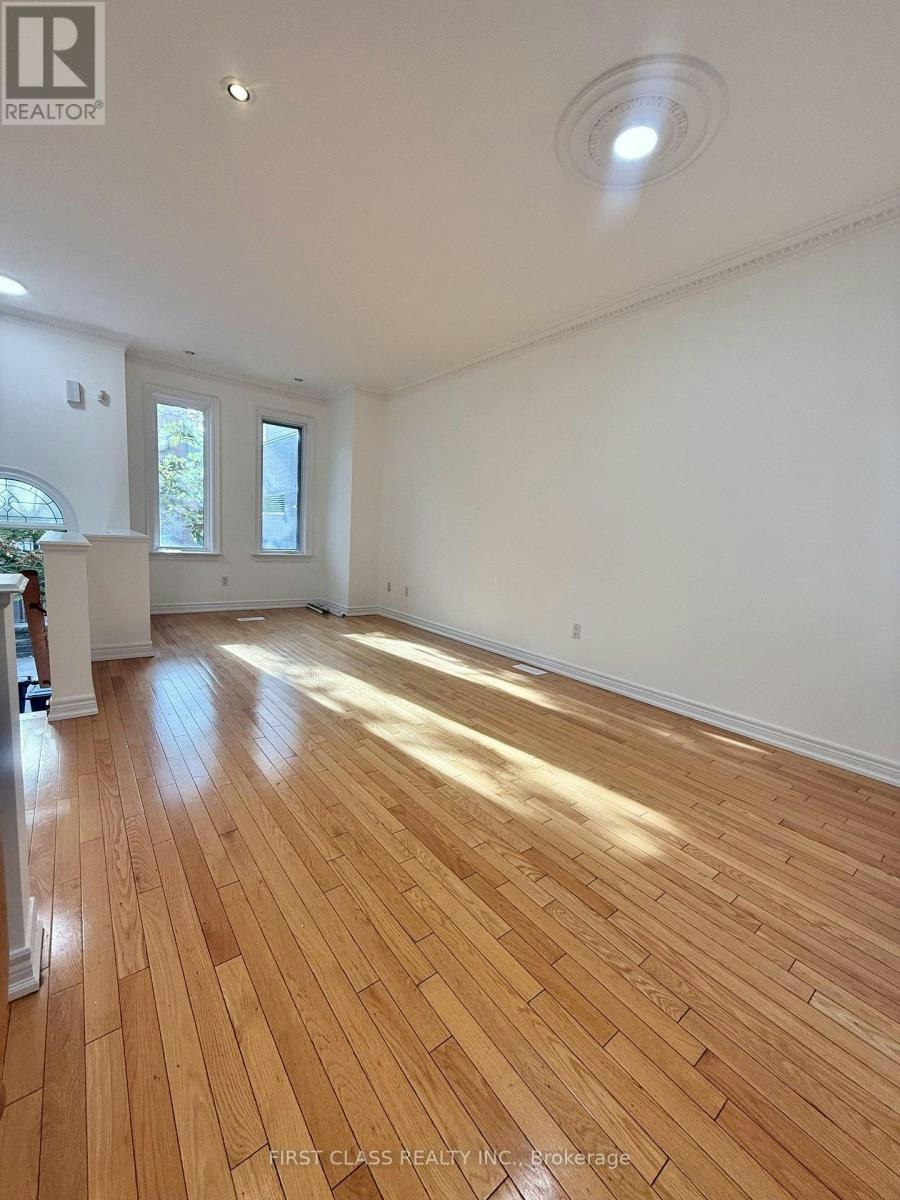 32D Oxford Street, Toronto, ON, M5T 1N9 - 4