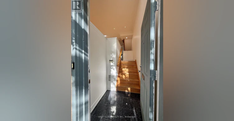 32D Oxford Street, Toronto, ON, M5T 1N9 - 2