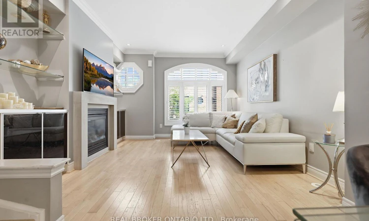 39 Lobo Mews