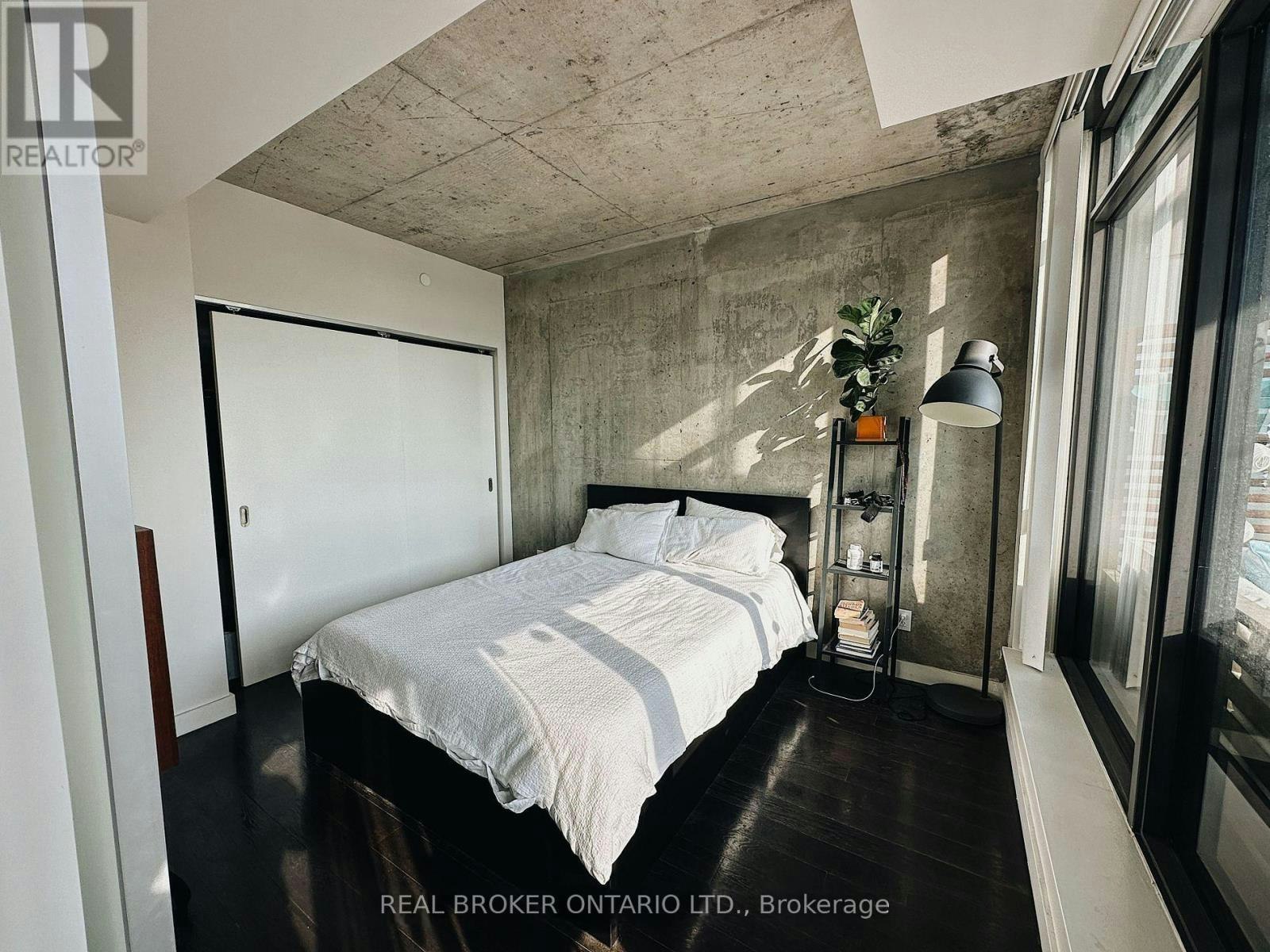 605-111 Bathurst Street, Toronto, ON, M5V 0M9 - 11