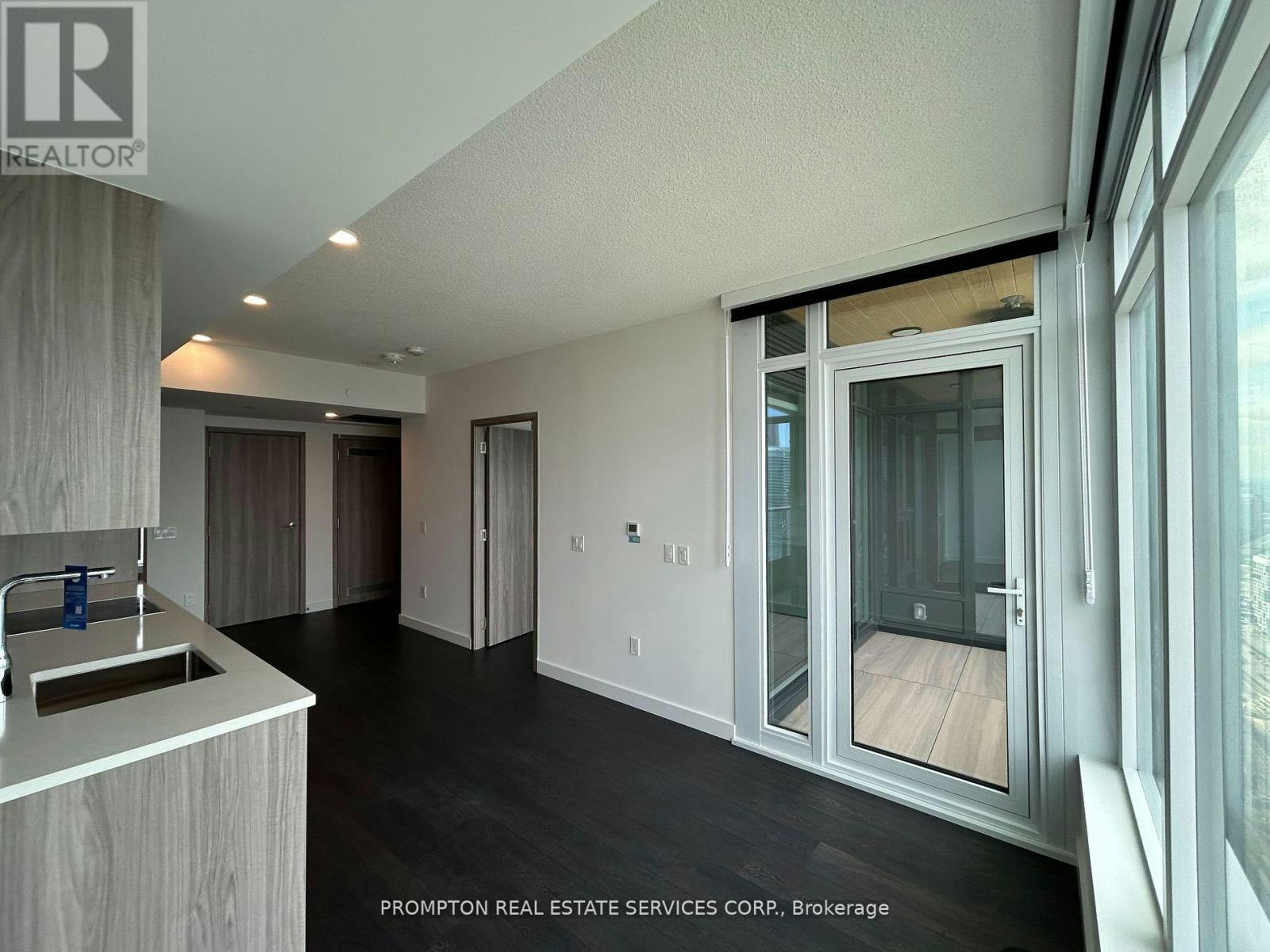 5212-1 Concord Cityplace Way, Toronto, ON, M5V 0X3 - 6