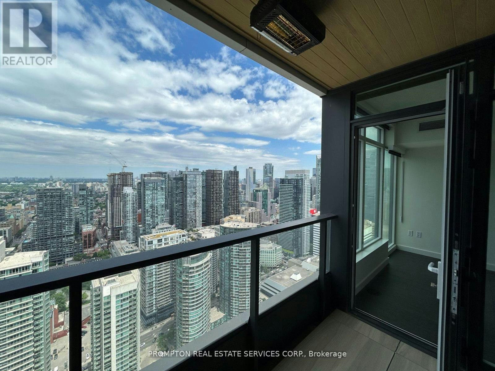 5212-1 Concord Cityplace Way, Toronto, ON, M5V 0X3 - 11