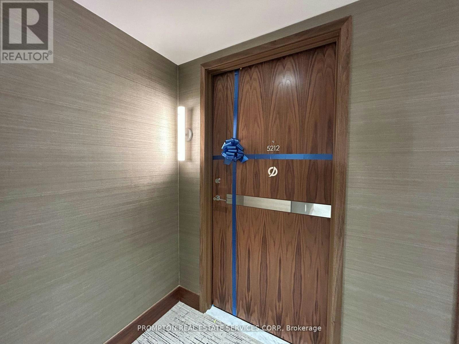 5212-1 Concord Cityplace Way, Toronto, ON, M5V 0X3 - 2