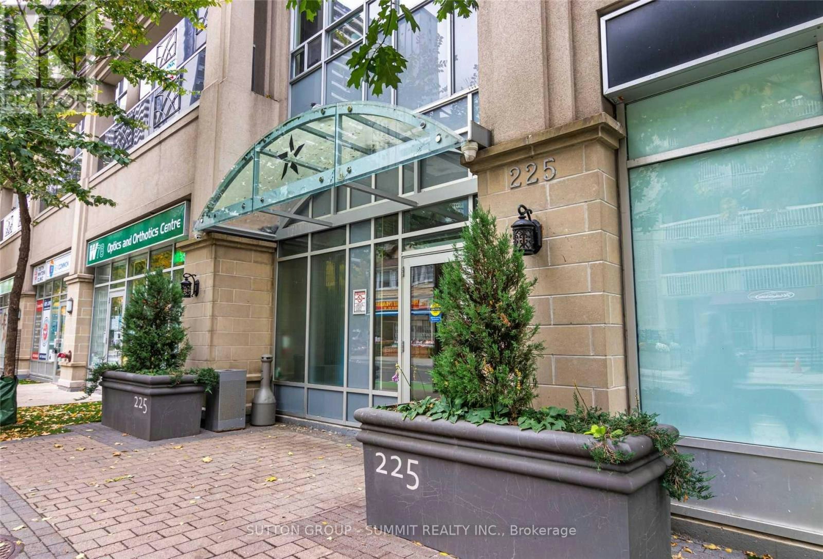 805-225 Wellesley Street E, Toronto, ON, M4X 1X8