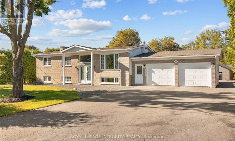 3073 Old Montreal Road