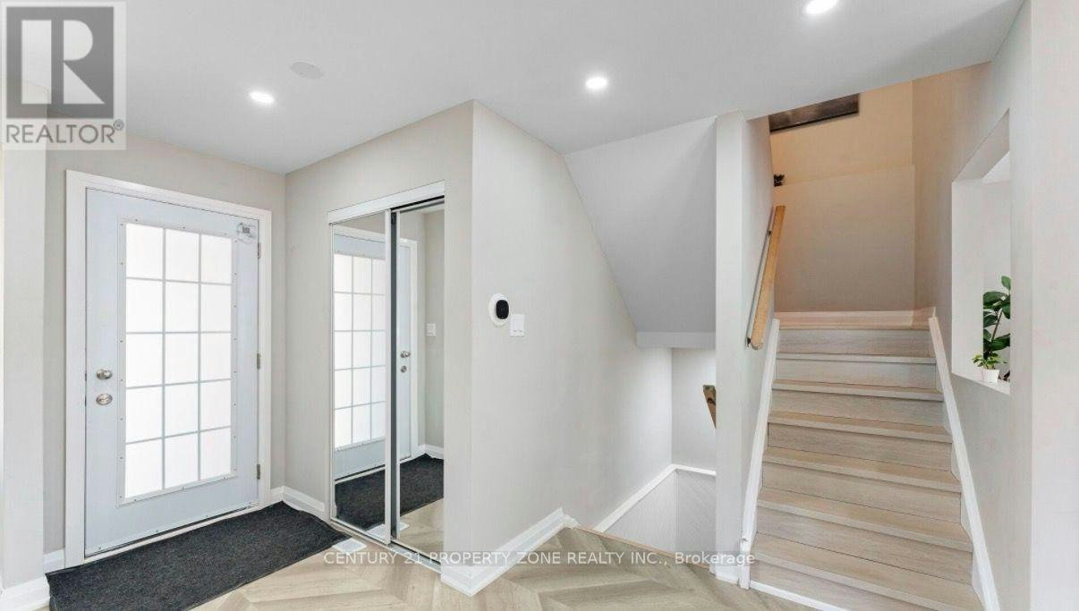 4 Borden Hill Court, Brampton, ON, L6S 3K7 - 4