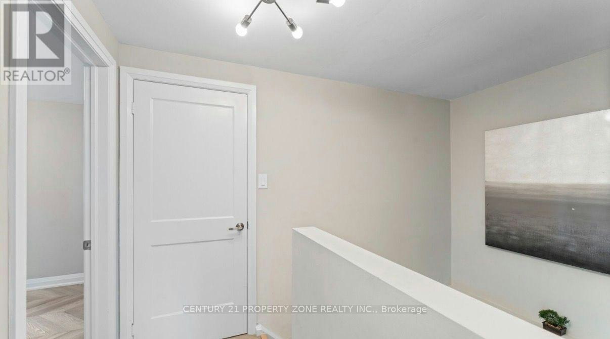 4 Borden Hill Court, Brampton, ON, L6S 3K7 - 9