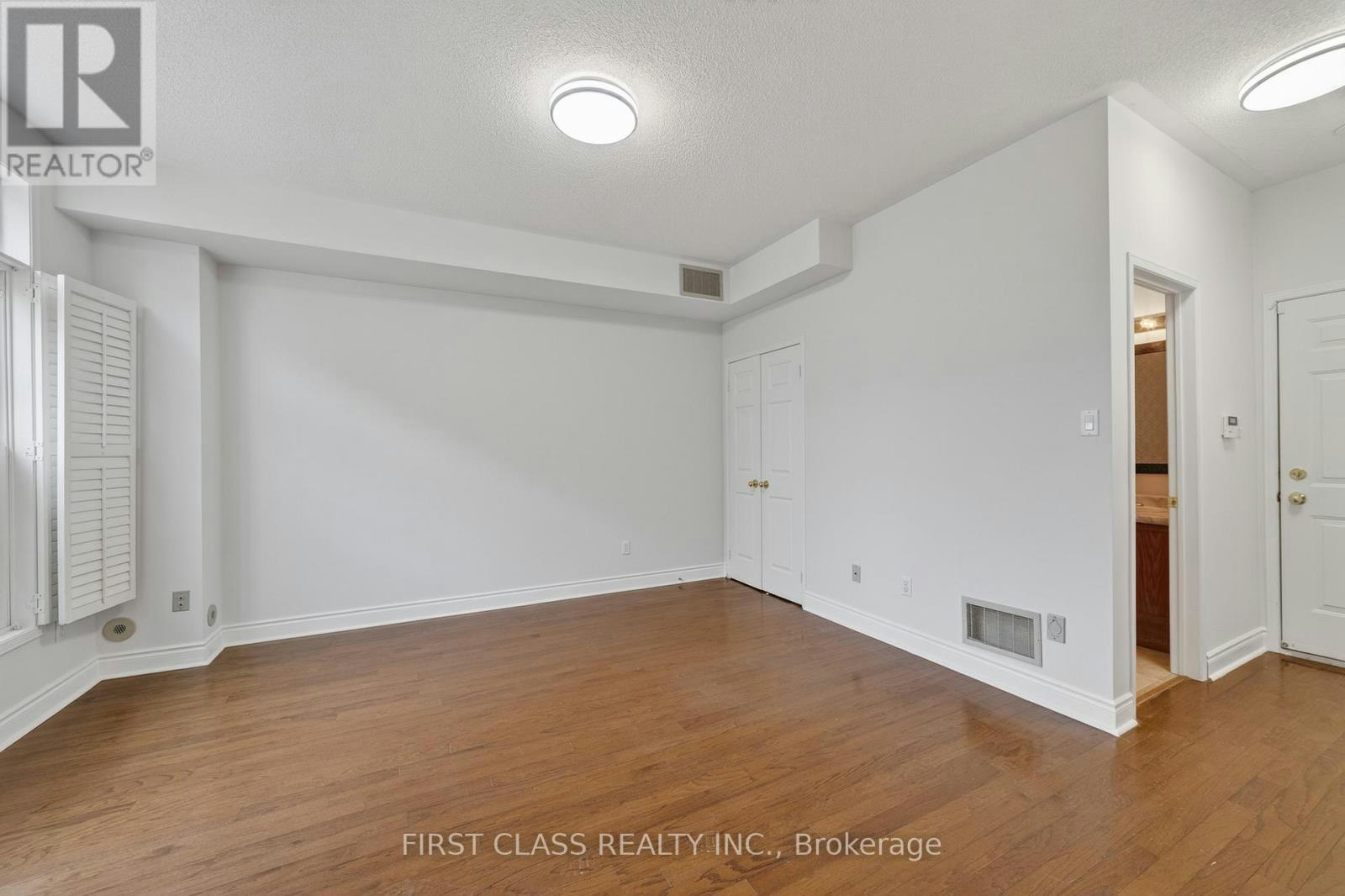 TH10-3076 Lake Shore Boulevard W, Toronto, ON, M8V 1K3 - 3