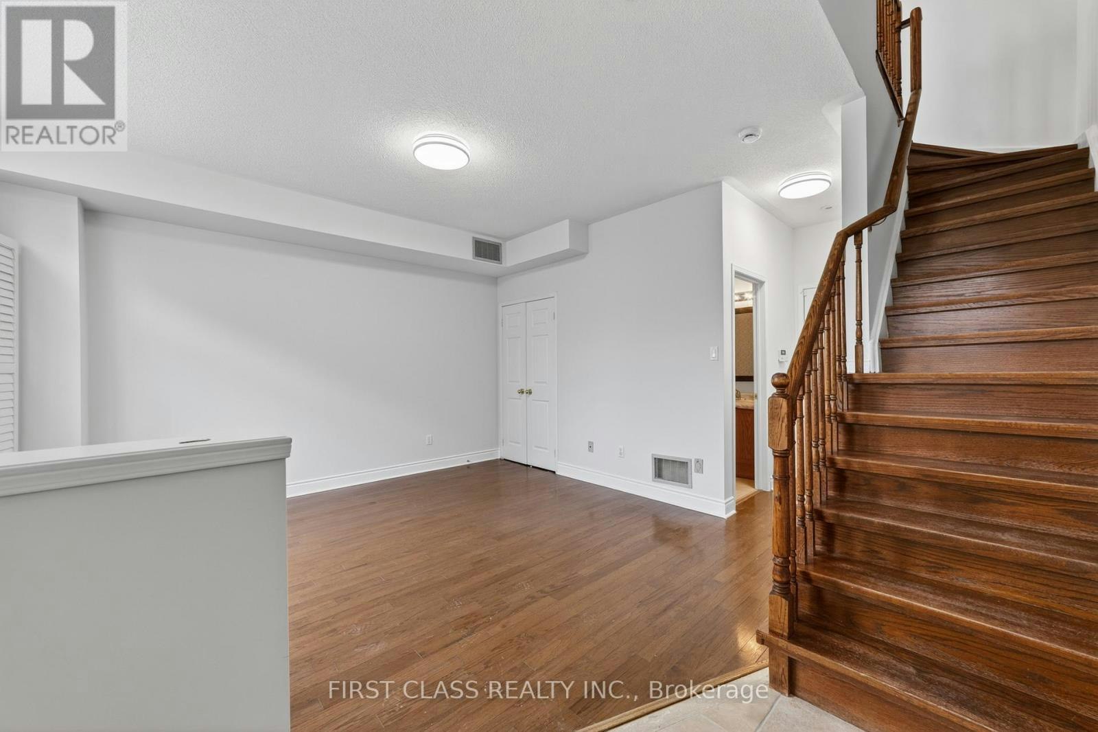 TH10-3076 Lake Shore Boulevard W, Toronto, ON, M8V 1K3 - 2