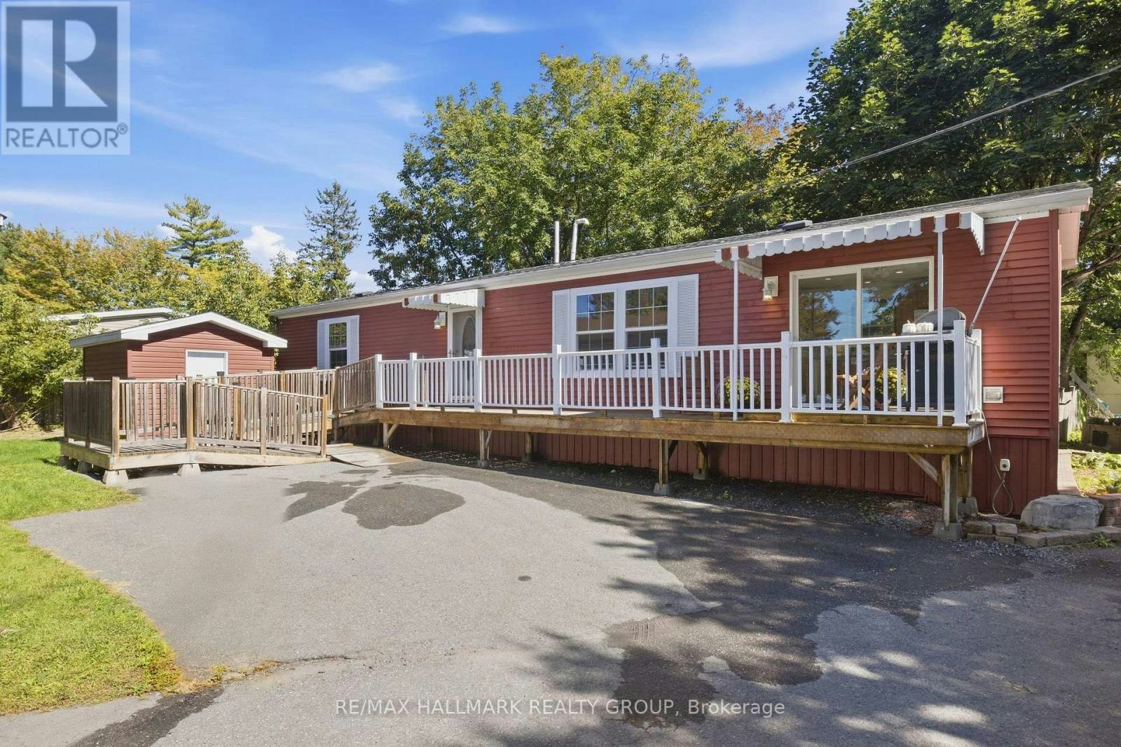 14 Pacific Avenue, Ottawa, ON, K2H 7P9