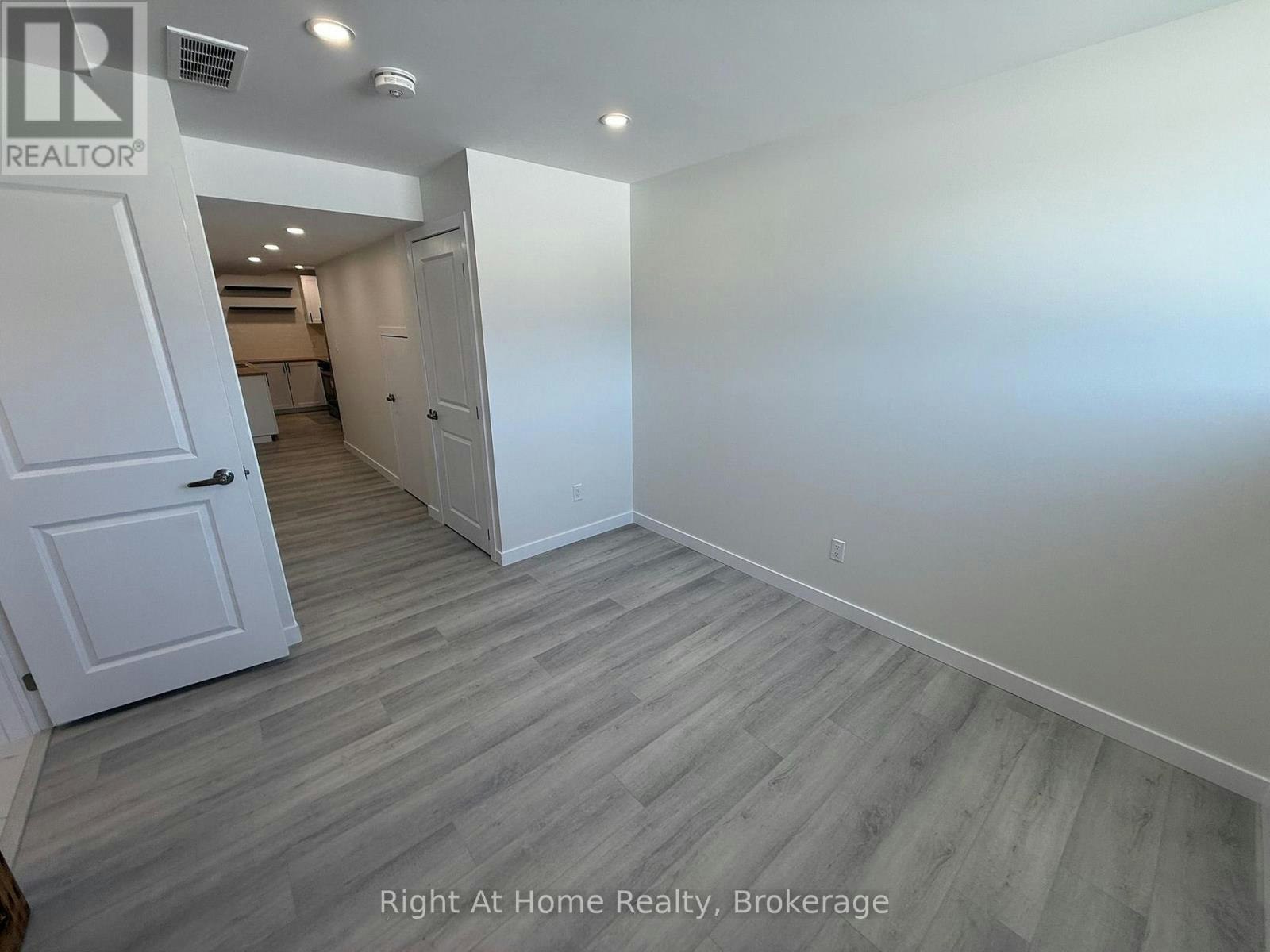 LOWER-245 Benninger Drive, Kitchener, ON, N2E 0K1 - 6