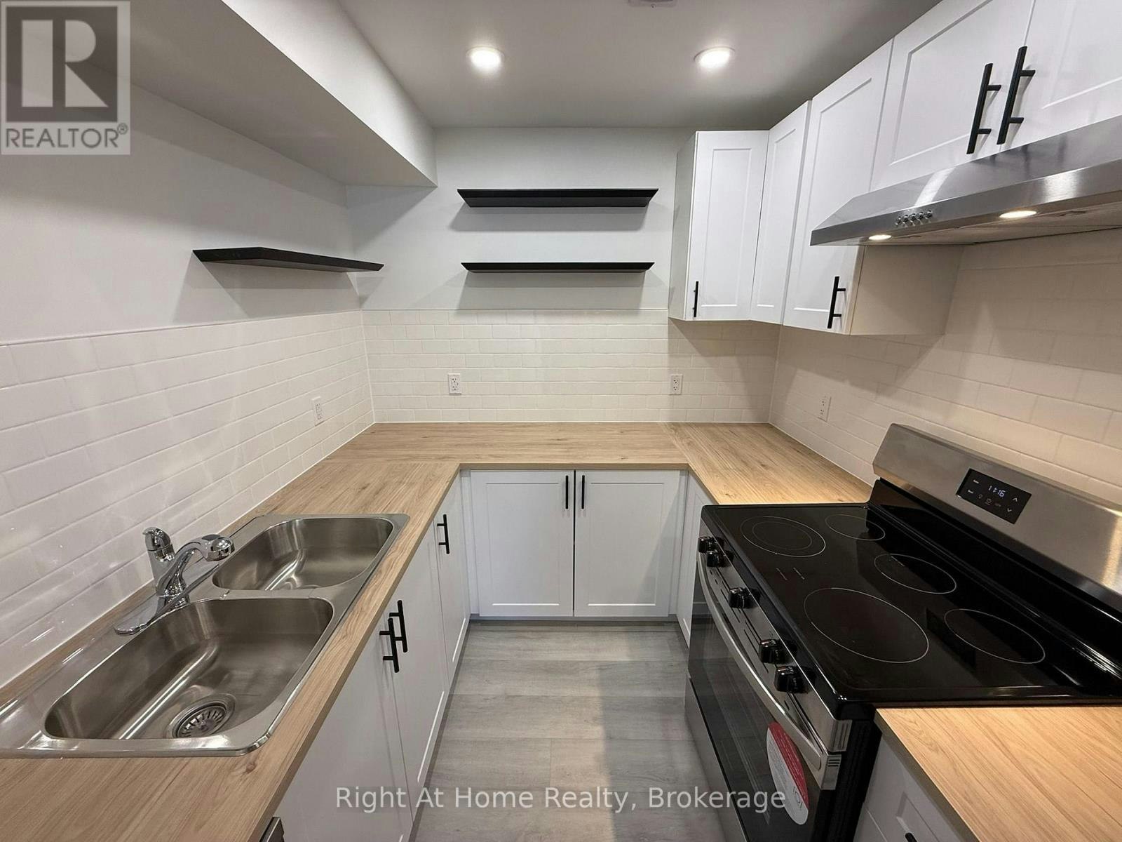LOWER-245 Benninger Drive, Kitchener, ON, N2E 0K1 - 2