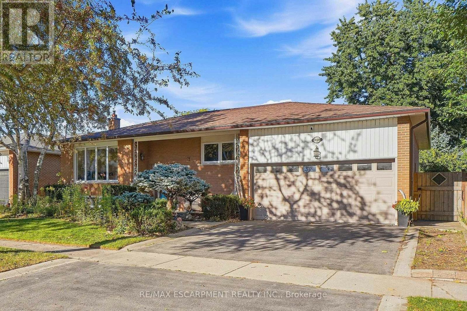 1060 Dowland Crescent, Burlington, ON, L7T 4C8