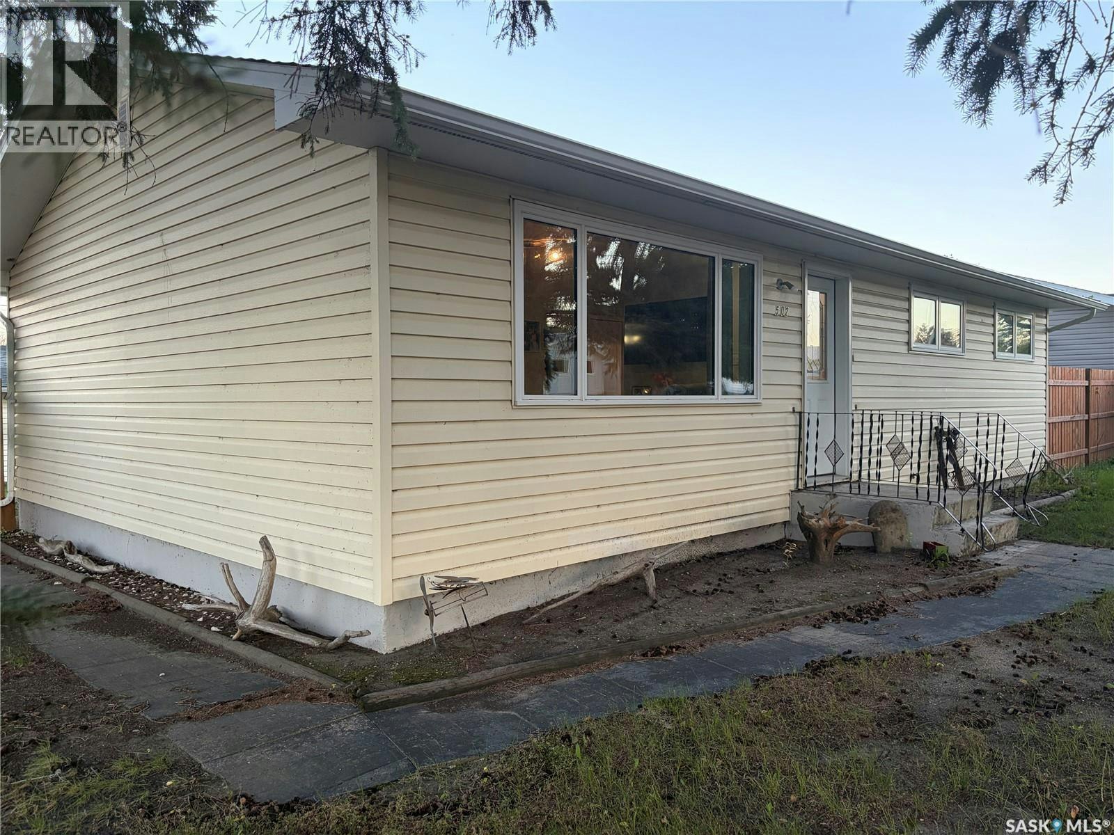 502 6th Street E, Wynyard, SK, S0A 4T0