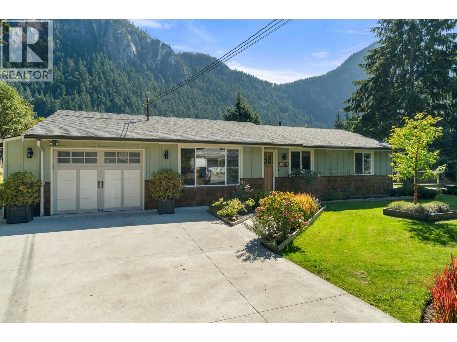 38248 Hemlock Avenue, Squamish, BC, V8B 0X1