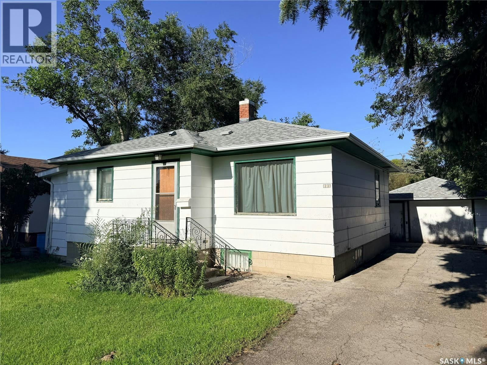 121 Empire Road, Assiniboia, SK, S0H 0B0