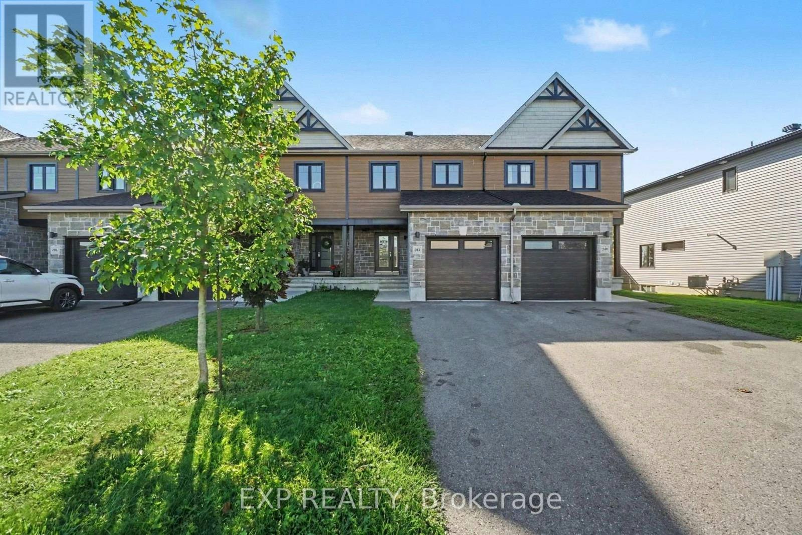 202 St Malo Place, Russell, ON, K0A 1W0