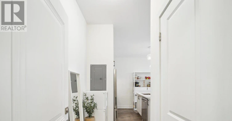 9-1 Bond Crescent, Richmond Hill, ON, L4E 1J4 - 2