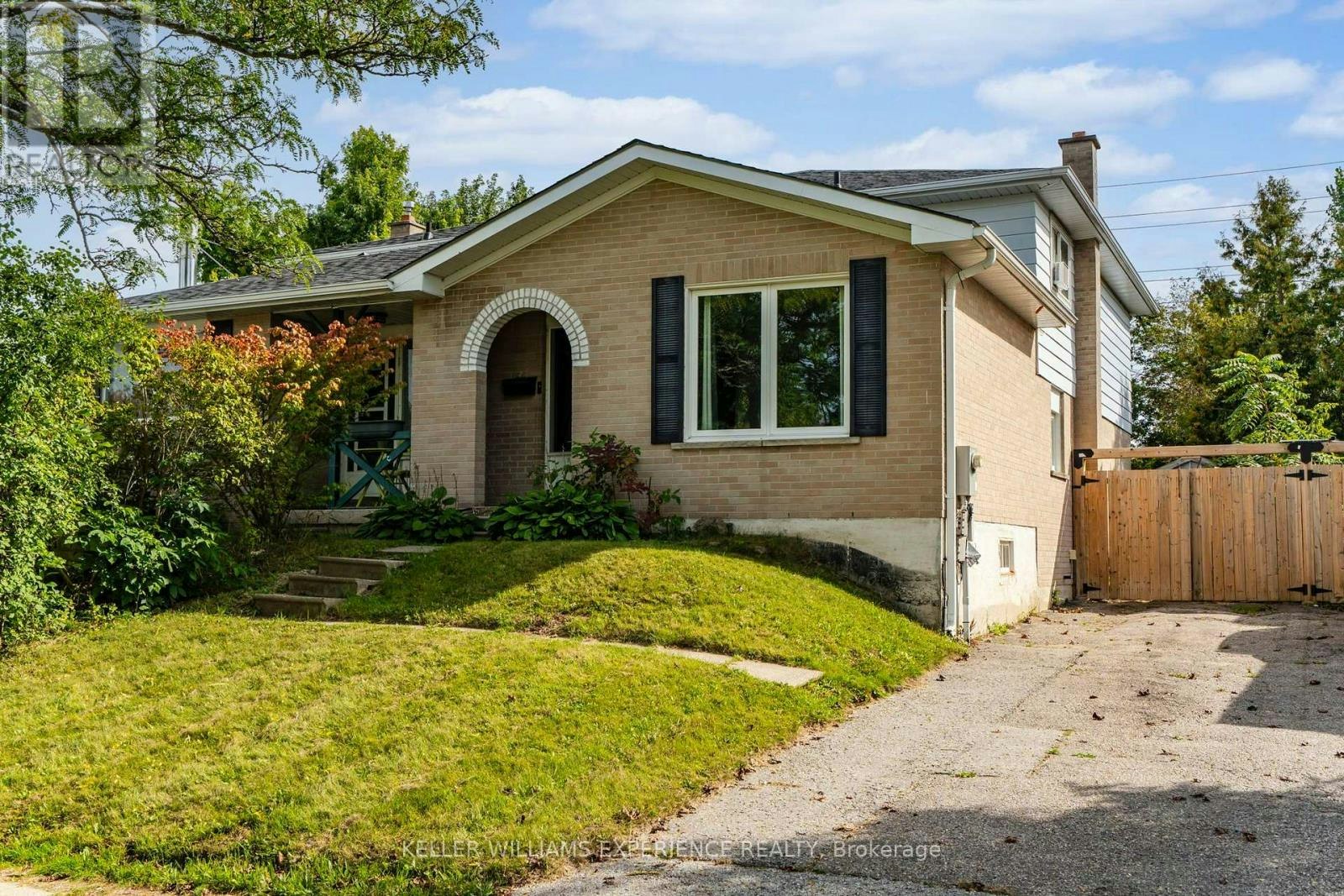 21 B College Crescent, Barrie, ON, L4M 2W4