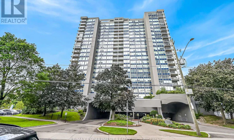 808-75 Queen Street N