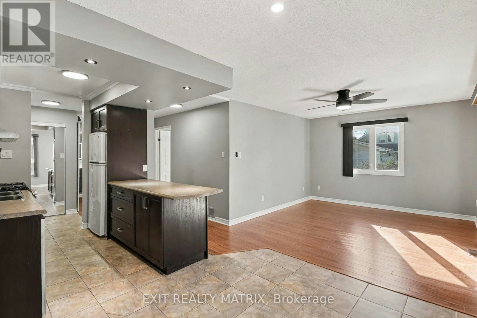 100A-902 Notre Dame Street, Russell, ON, K0A 1W0 - 4
