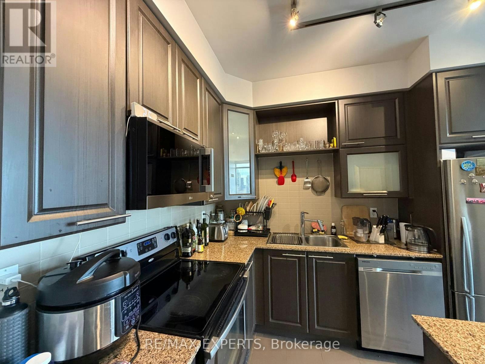 2004-500 Sherbourne Street, Toronto, ON, M4X 1L1 - 4