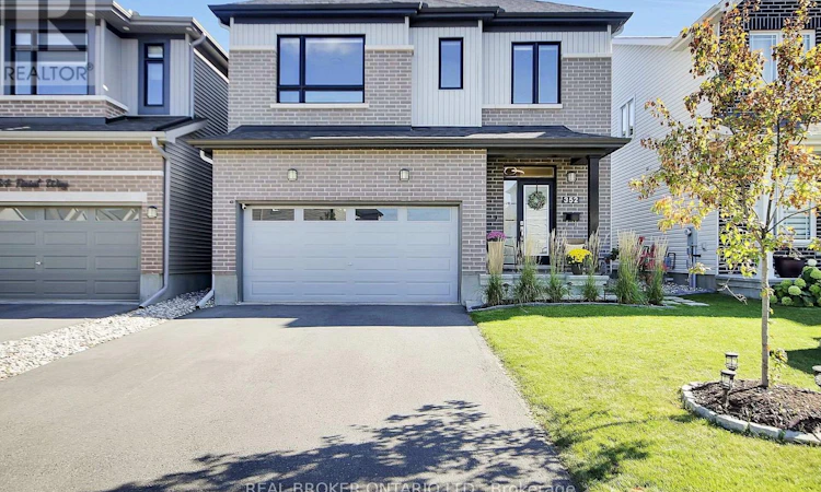 352 Finial Way
