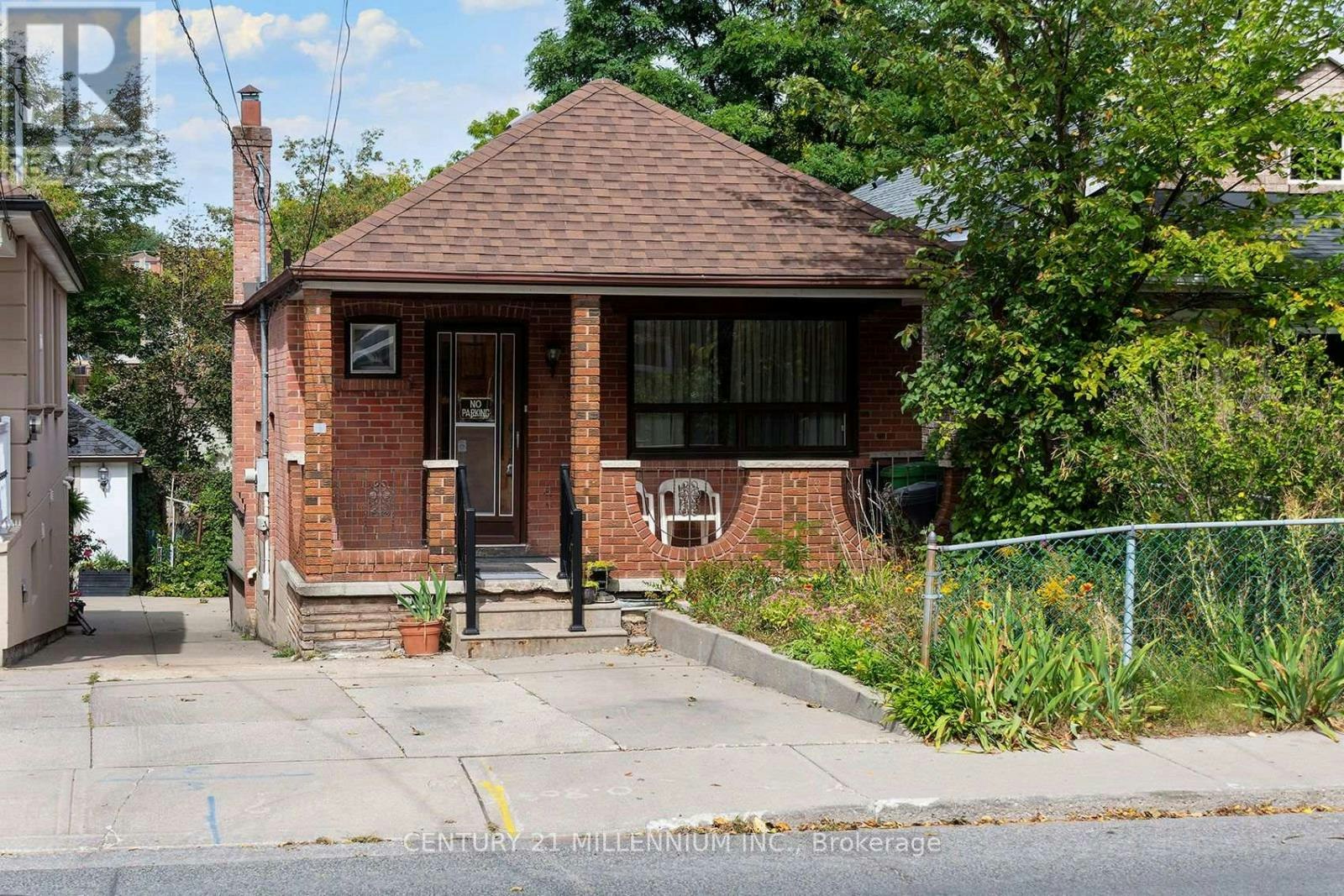 16 Rochdale Avenue, Toronto, ON, M6E 1X2