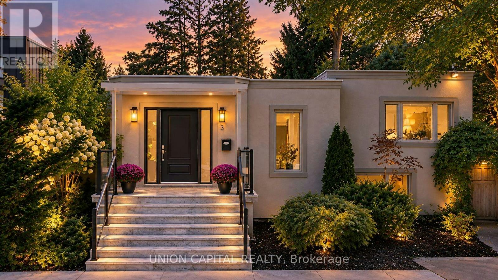 3 Elton Crescent, Toronto, ON, M8W 2X9
