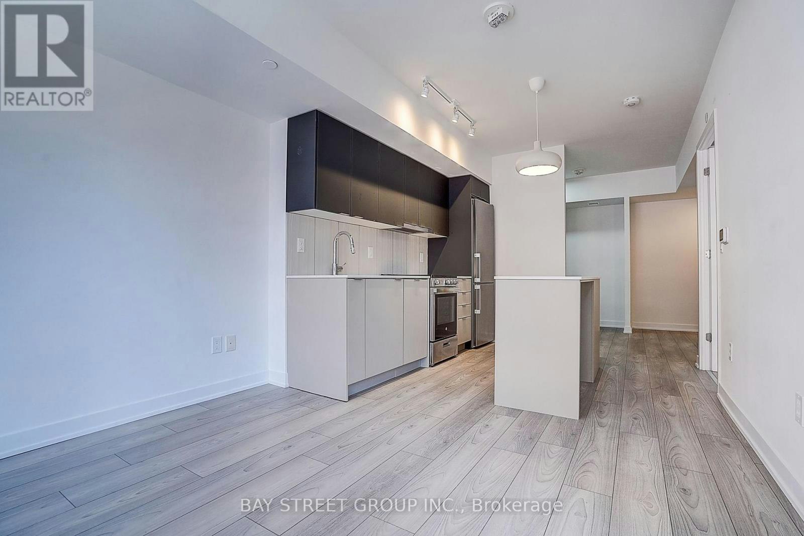 431-8 Tippett Road, Toronto, ON, M3H 0E7 - 8