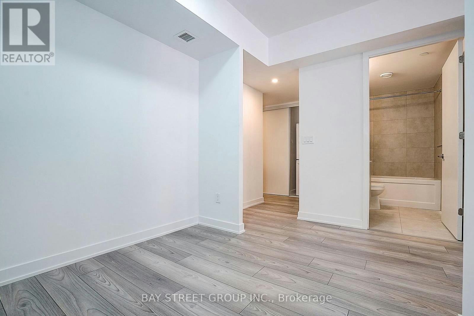 431-8 Tippett Road, Toronto, ON, M3H 0E7 - 10