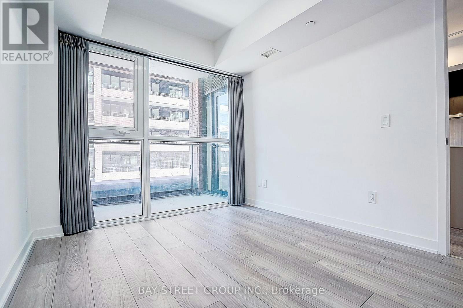 431-8 Tippett Road, Toronto, ON, M3H 0E7 - 13
