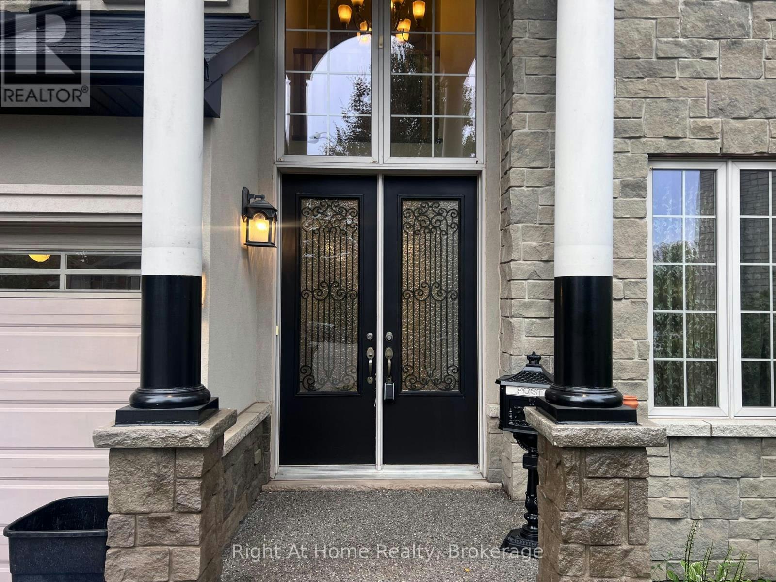 UPPER-52 Lorupe Court, Hamilton, ON, L9G 0C8 - 2
