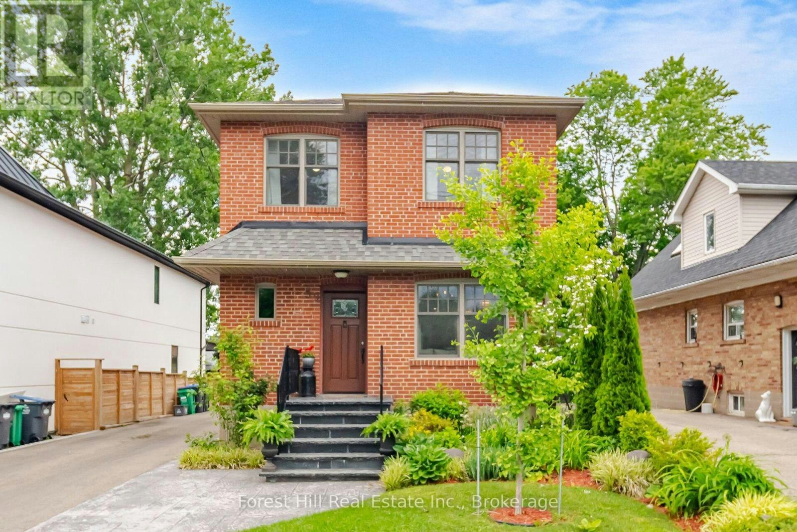 39 Broadview Avenue, Mississauga, ON, L5H 2S8