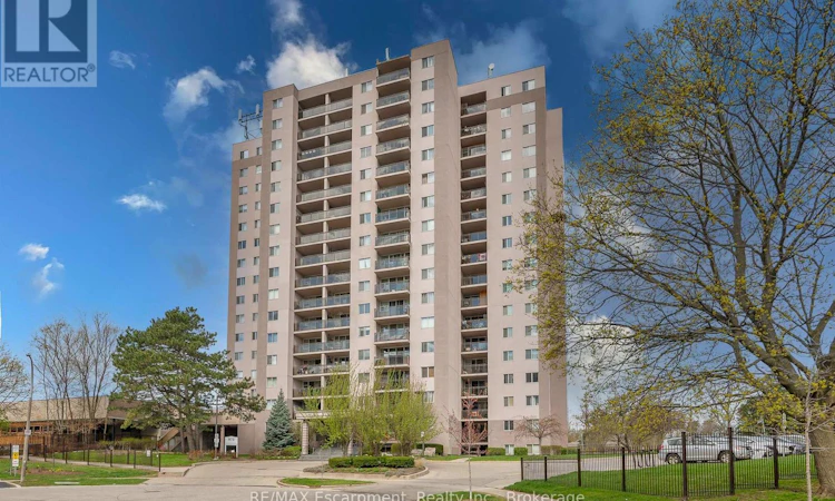 310-975 Warwick Court
