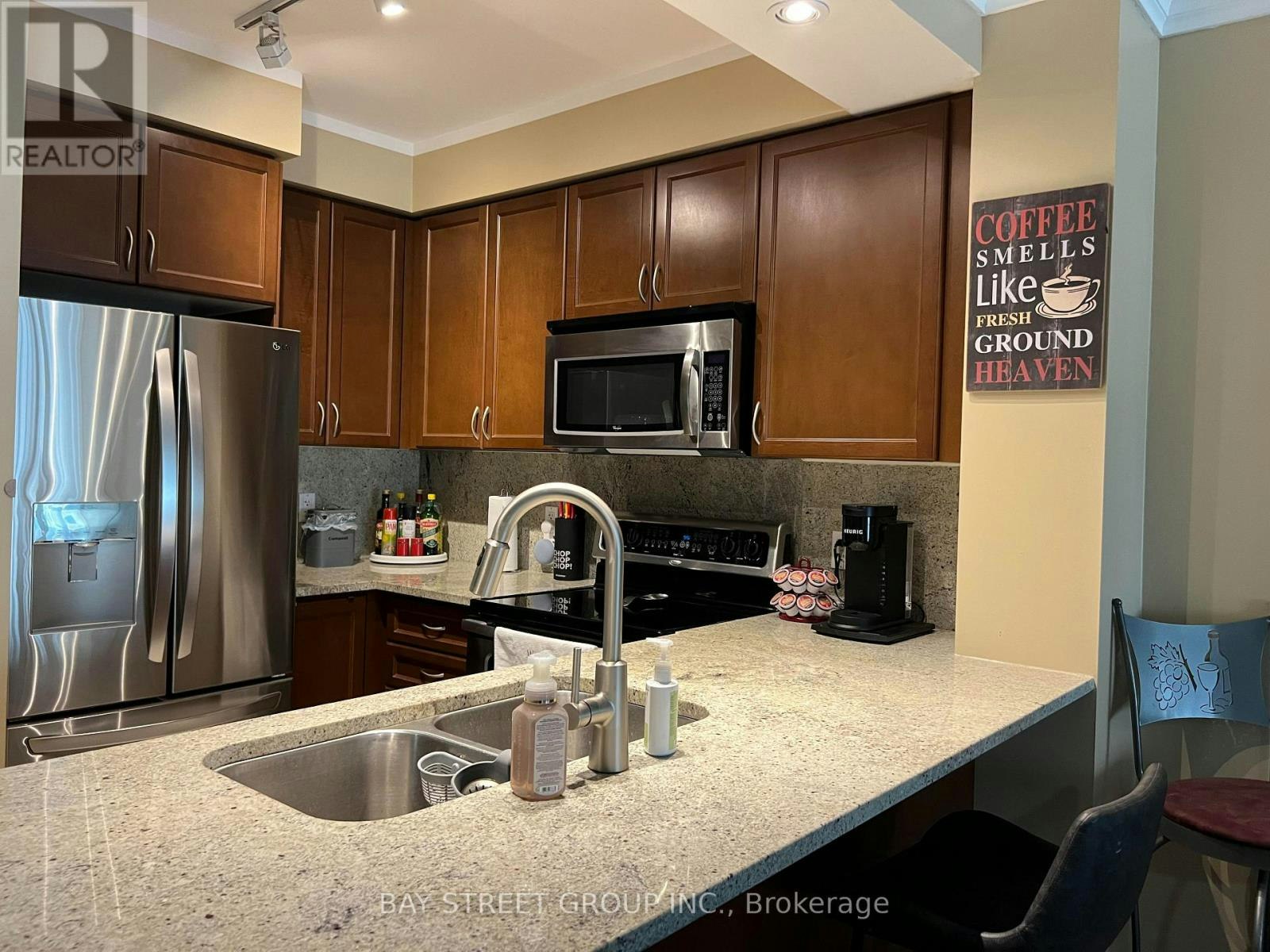 204-88 Promenade Circle, Vaughan, ON, L4J 9A4 - 2