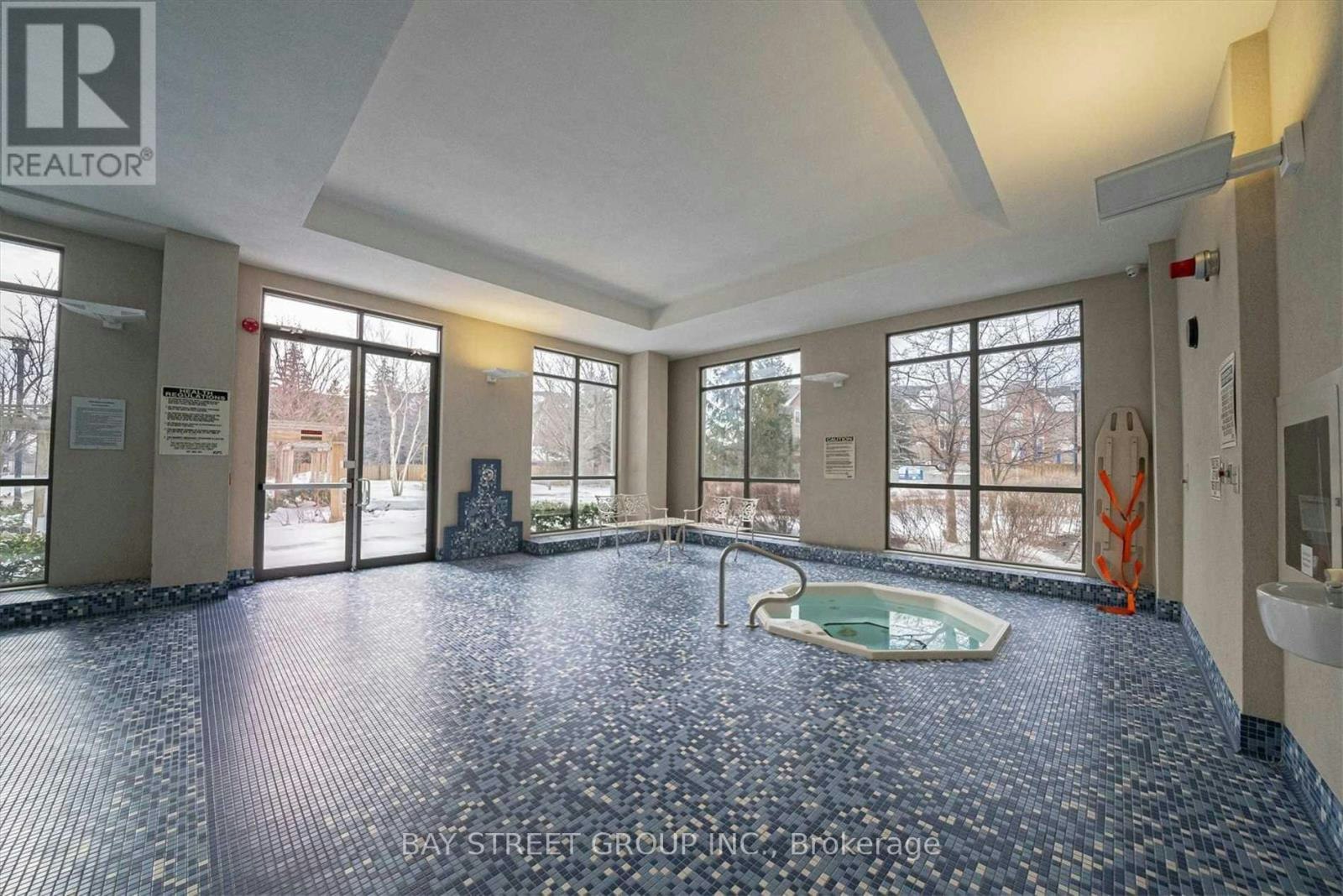 204-88 Promenade Circle, Vaughan, ON, L4J 9A4 - 9
