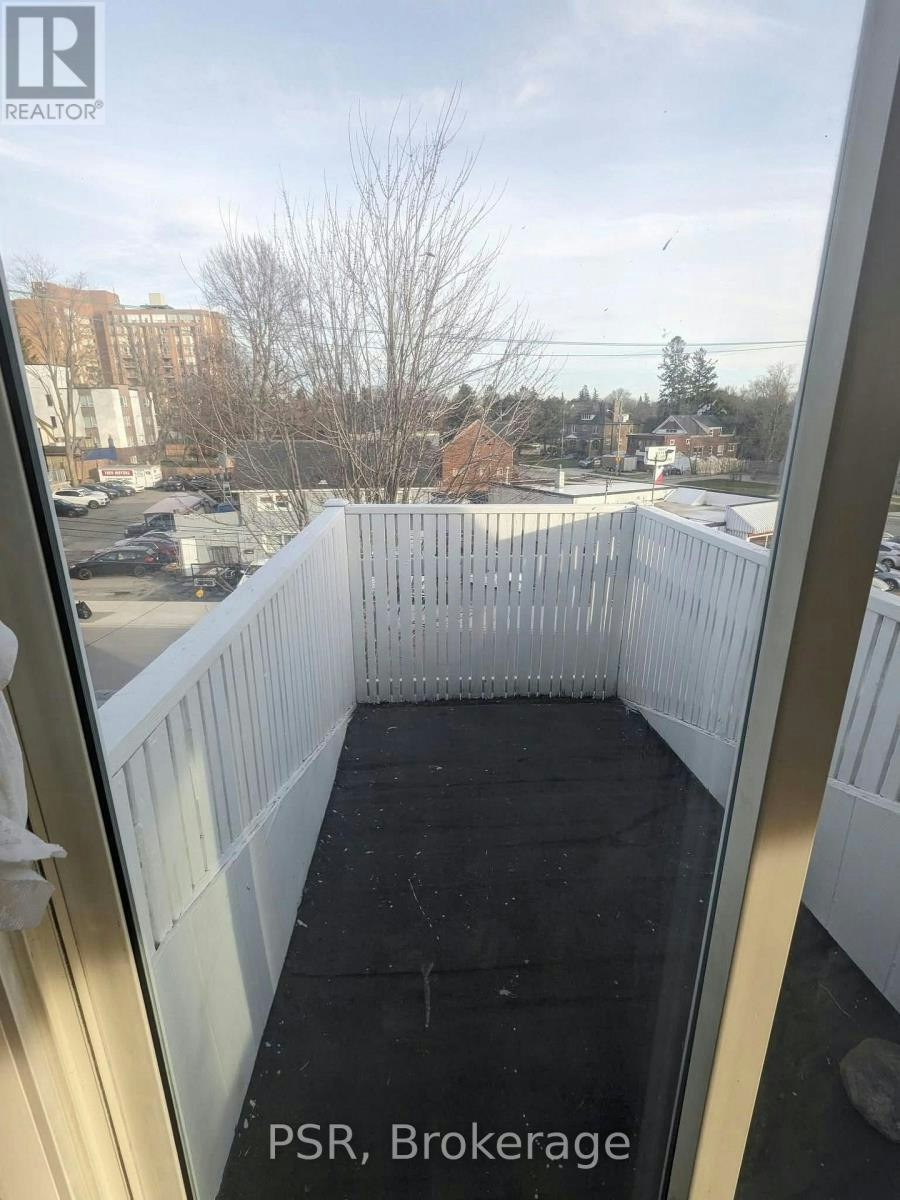 18 Sheldon Avenue N, Kitchener, ON, N2H 2M2 - 8