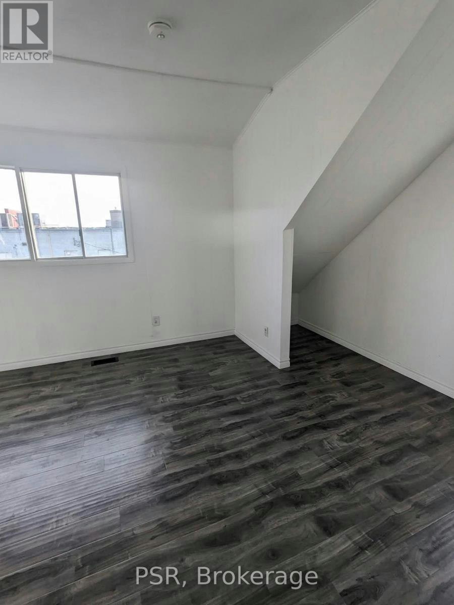18 Sheldon Avenue N, Kitchener, ON, N2H 2M2 - 3