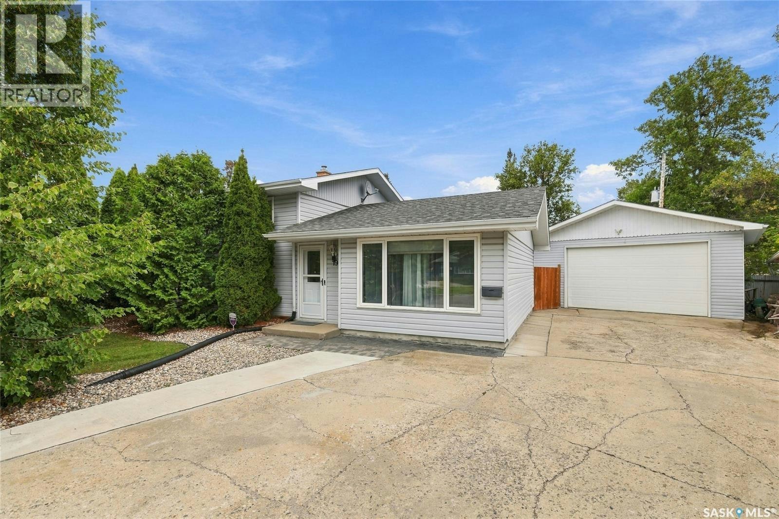 19 Sampson Place, Regina, SK, S4R 4R5