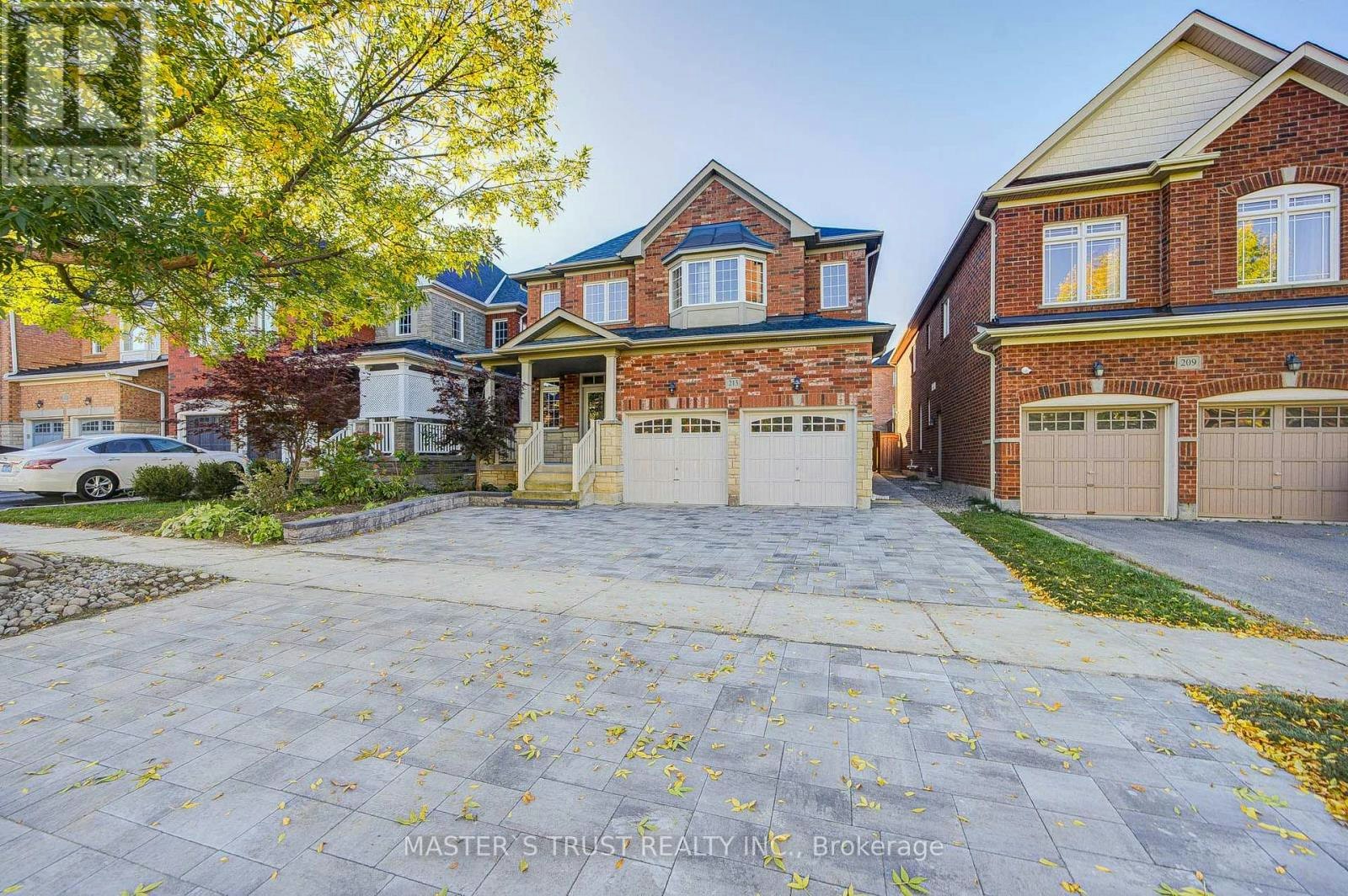 213 River Ridge Boulevard, Aurora, ON, L4G 7T7