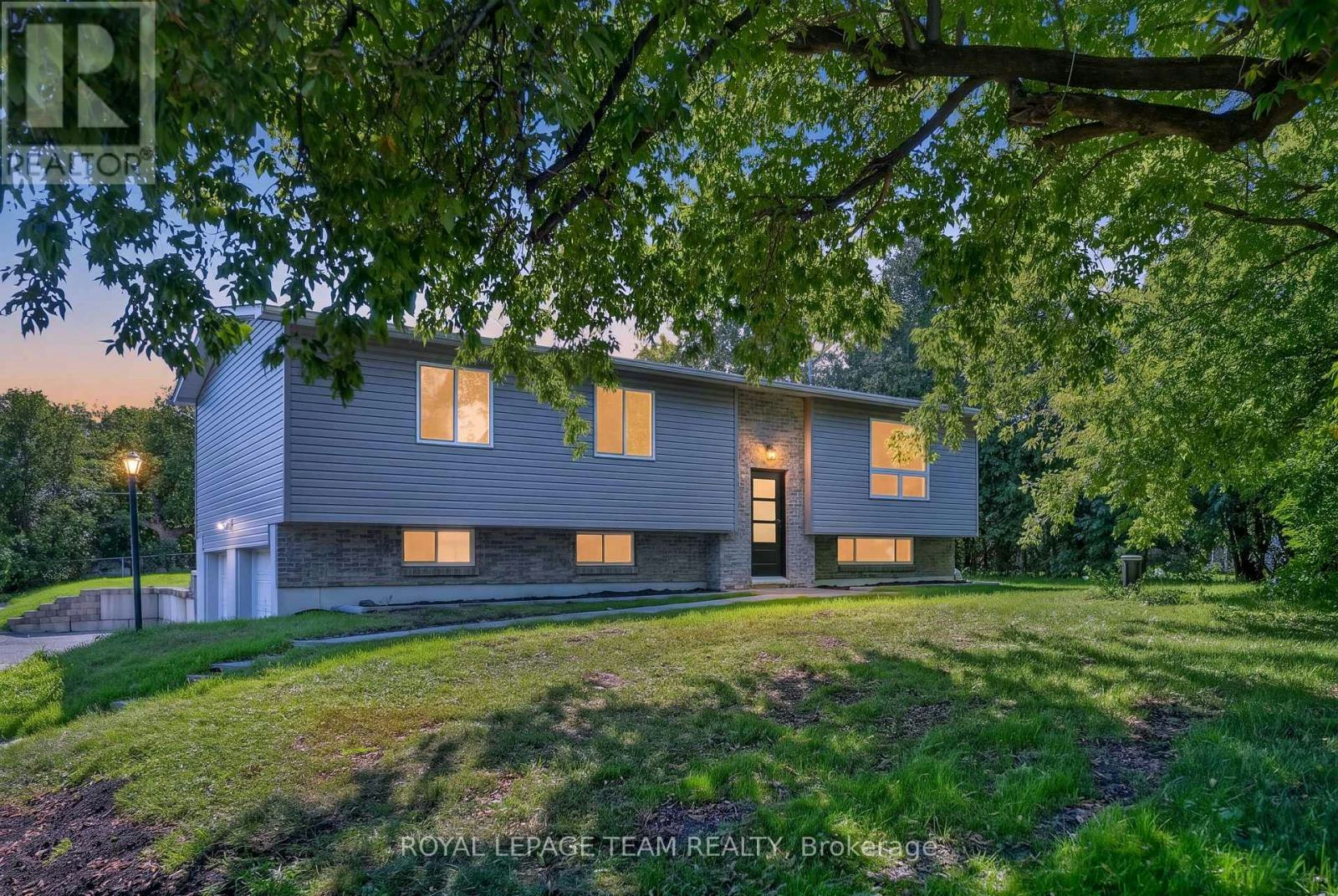 6614 Parkway Road, Ottawa, ON, K4P 1E5